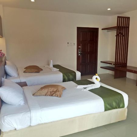 7 Sky Residency Hotel Patong Bagian luar foto
