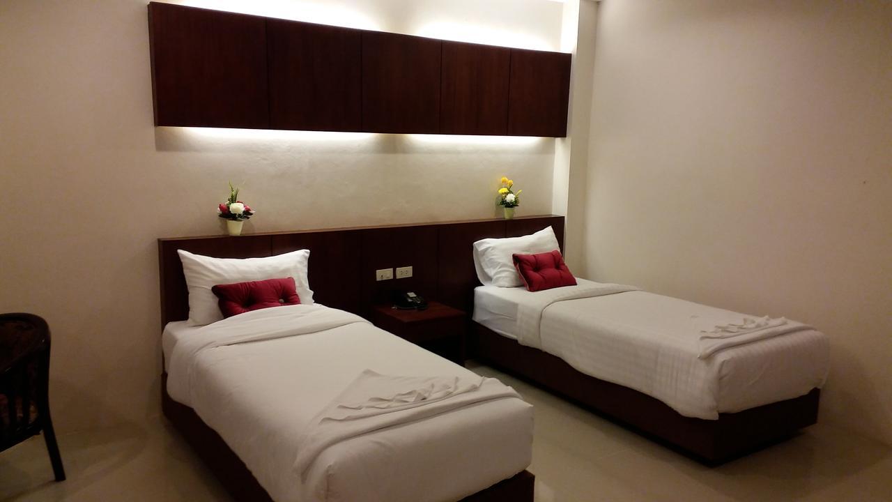 7 Sky Residency Hotel Patong Bagian luar foto