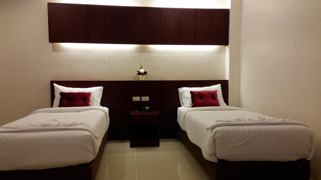 7 Sky Residency Hotel Patong Bagian luar foto