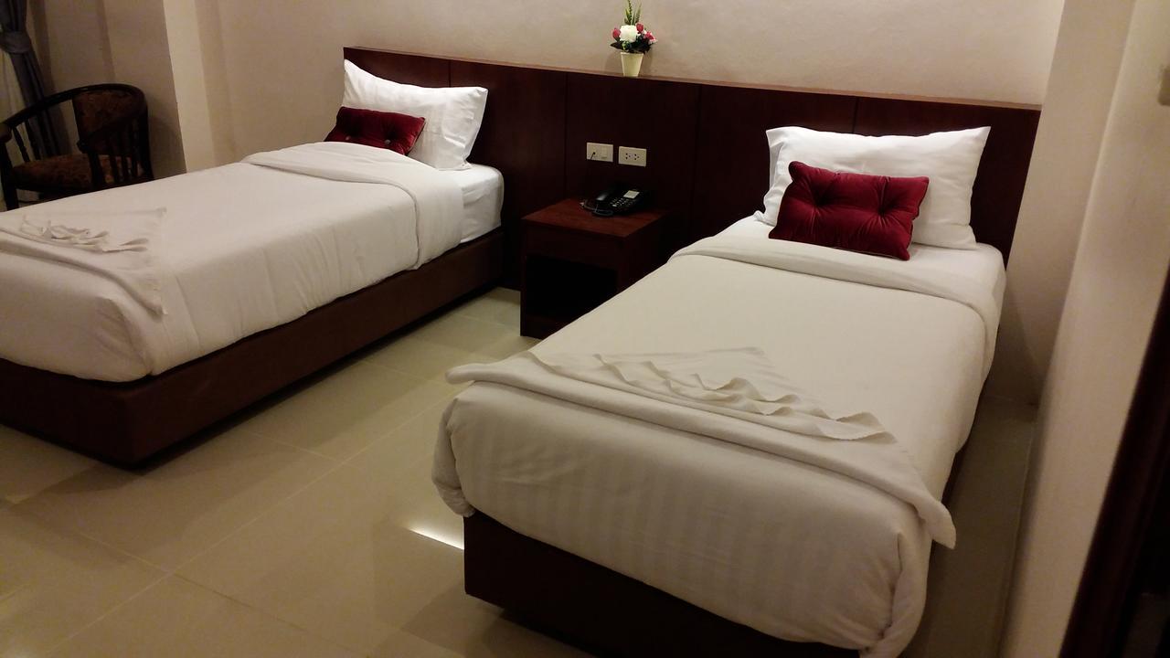 7 Sky Residency Hotel Patong Bagian luar foto