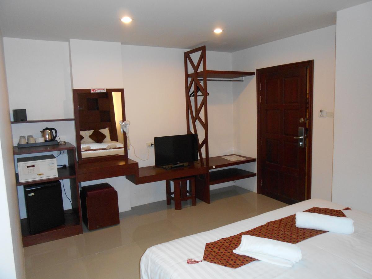 7 Sky Residency Hotel Patong Bagian luar foto