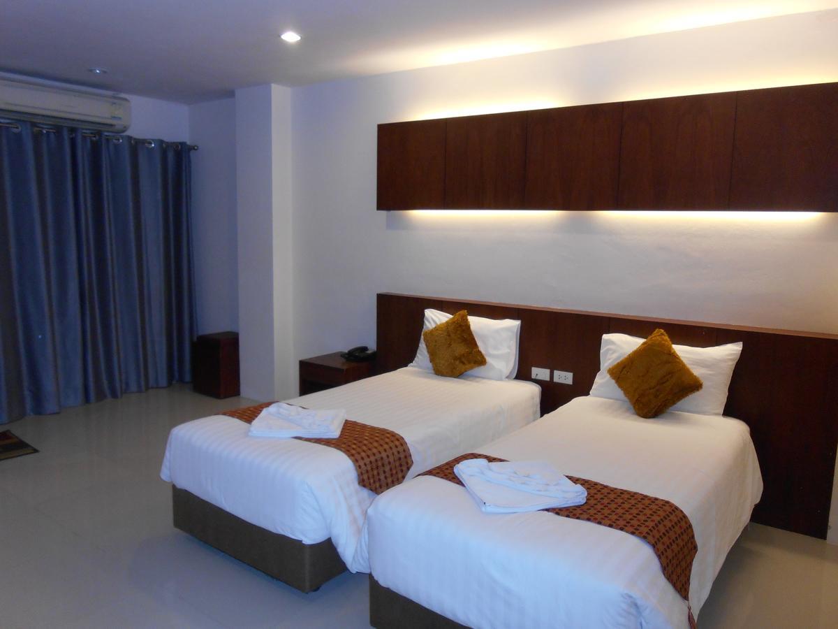 7 Sky Residency Hotel Patong Bagian luar foto