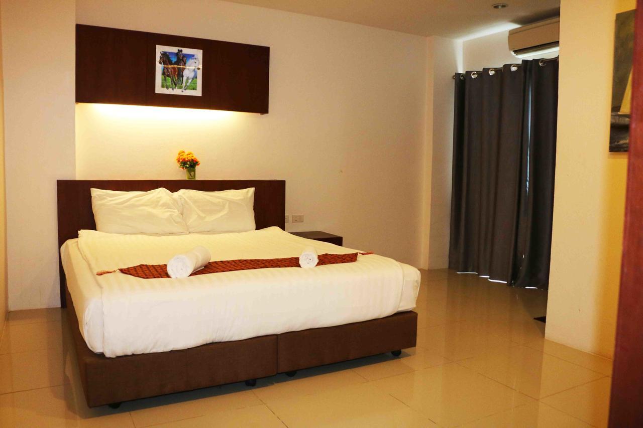 7 Sky Residency Hotel Patong Bagian luar foto