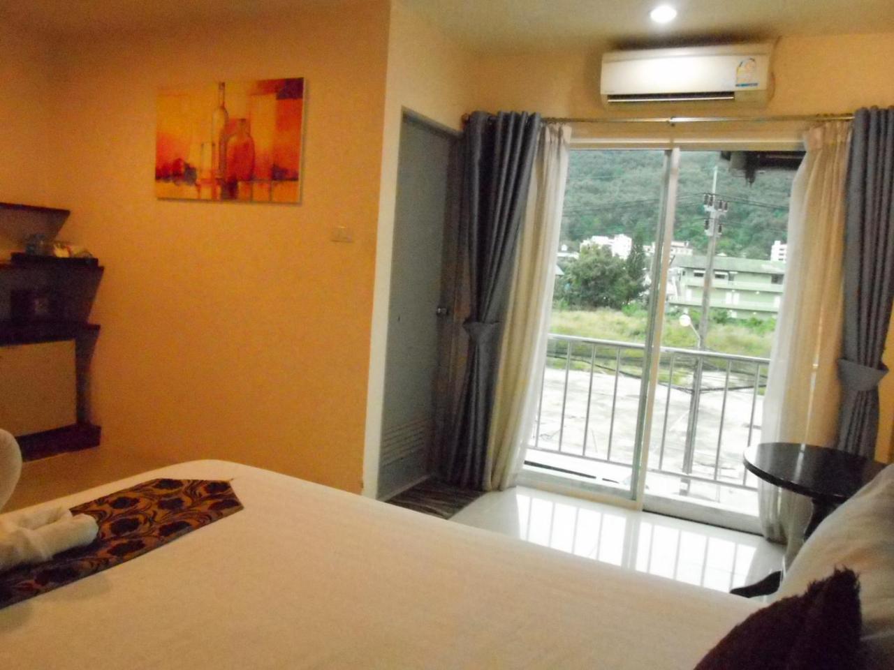 7 Sky Residency Hotel Patong Bagian luar foto