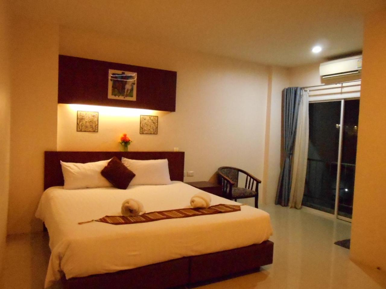 7 Sky Residency Hotel Patong Bagian luar foto