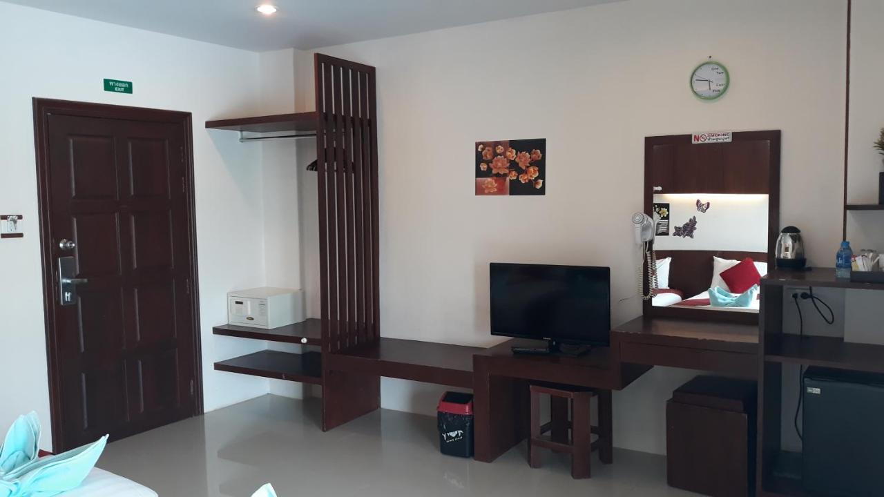 7 Sky Residency Hotel Patong Bagian luar foto