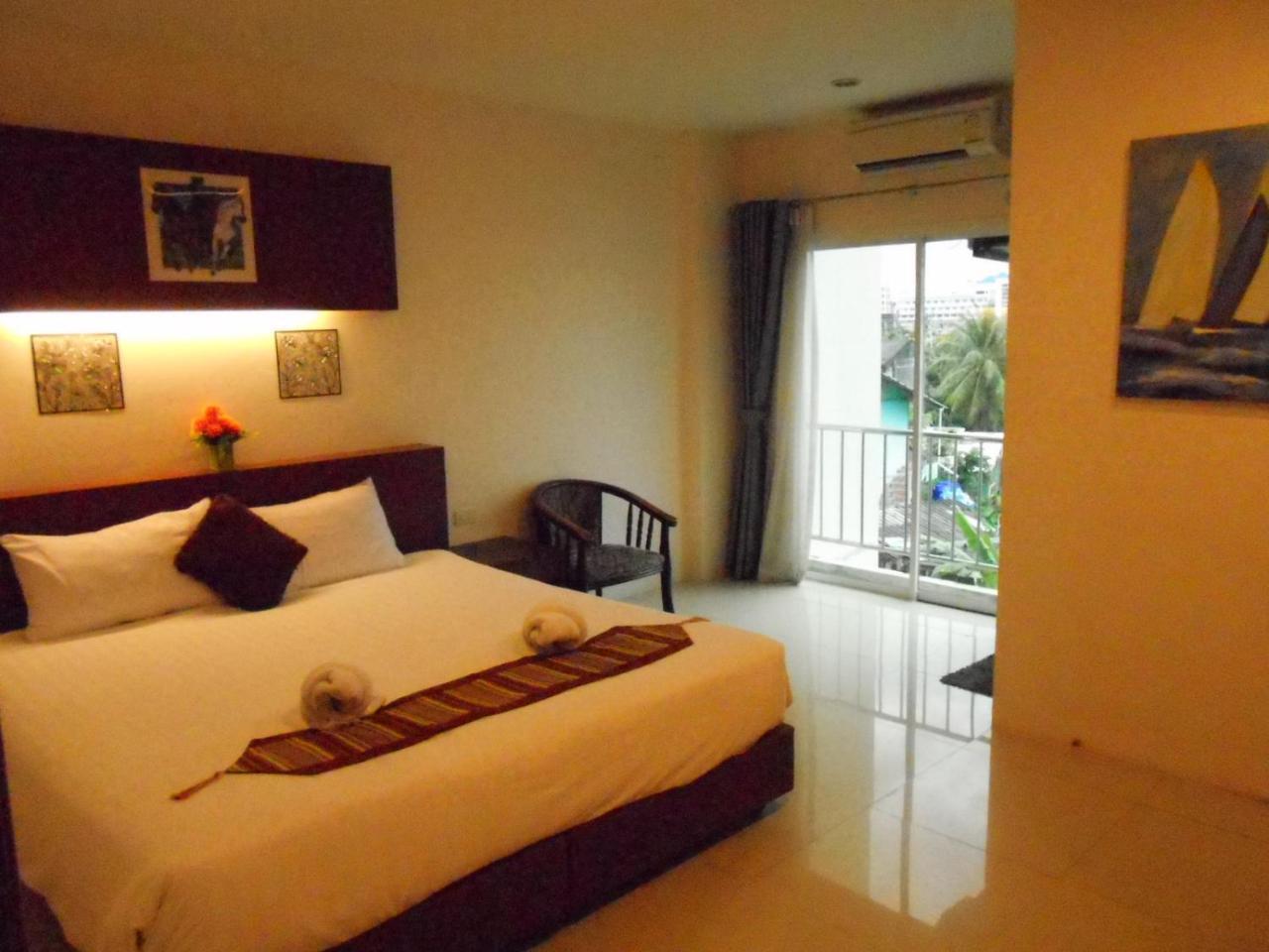 7 Sky Residency Hotel Patong Bagian luar foto