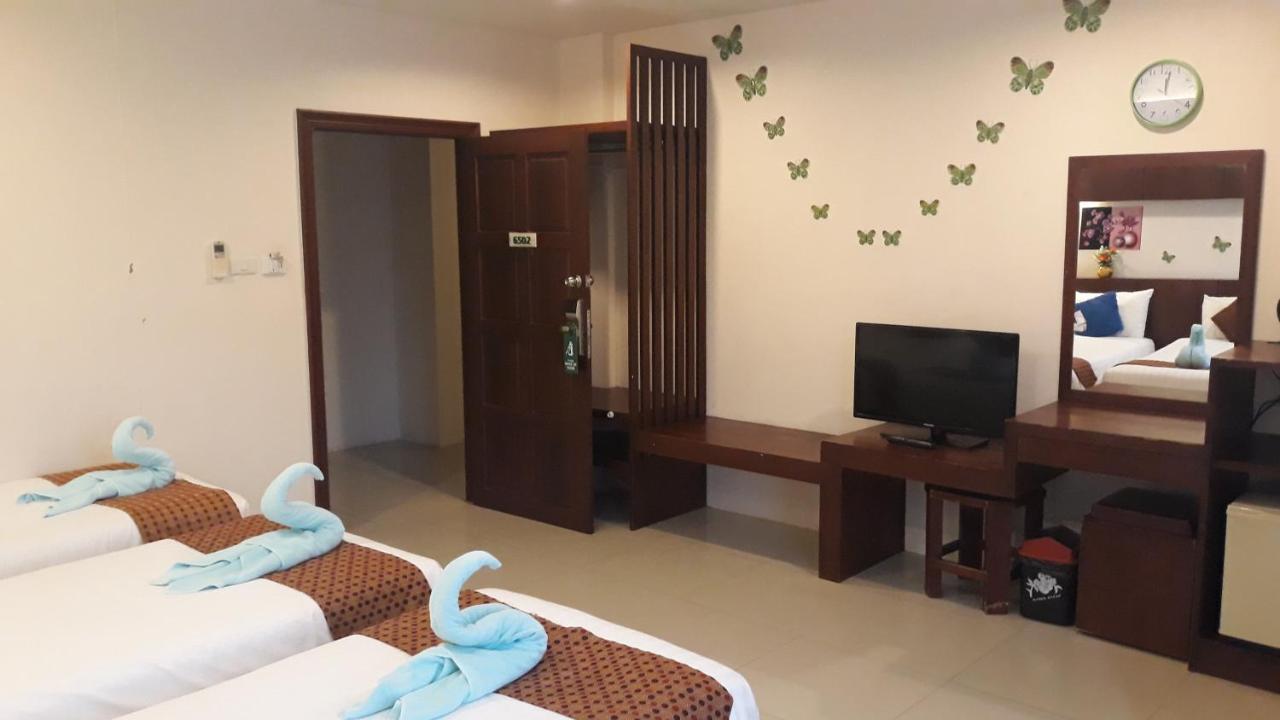 7 Sky Residency Hotel Patong Bagian luar foto