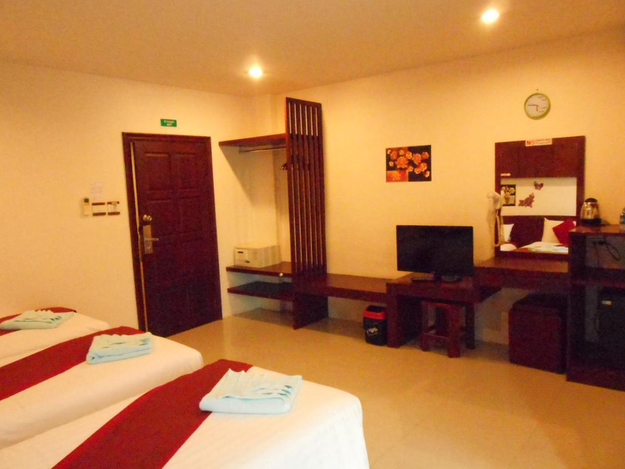7 Sky Residency Hotel Patong Bagian luar foto