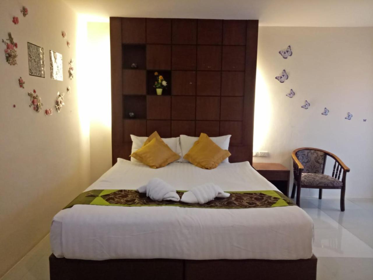 7 Sky Residency Hotel Patong Bagian luar foto