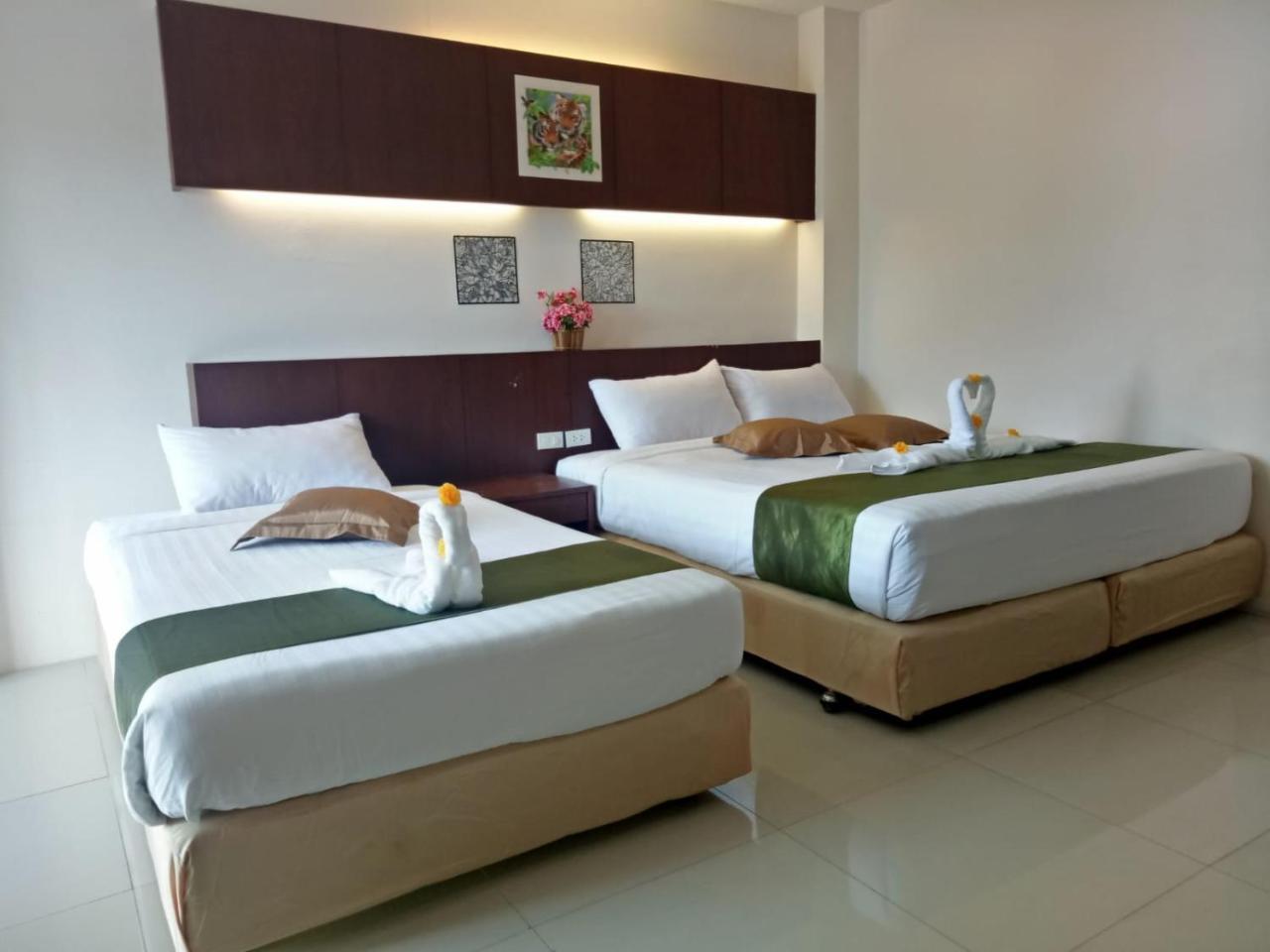 7 Sky Residency Hotel Patong Bagian luar foto