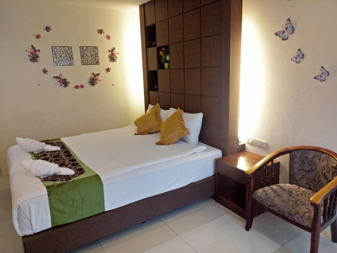 7 Sky Residency Hotel Patong Bagian luar foto