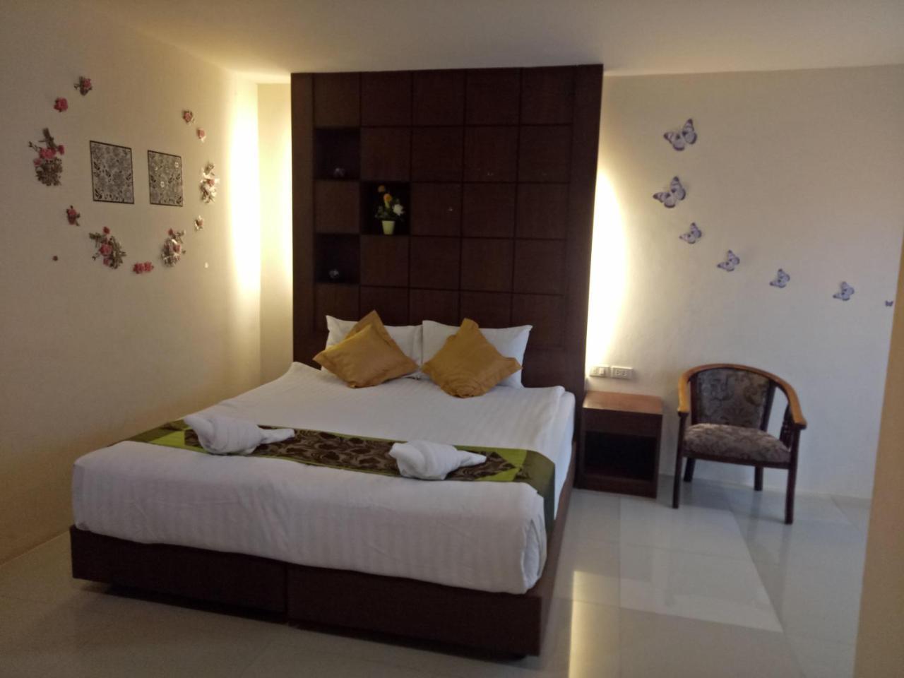 7 Sky Residency Hotel Patong Bagian luar foto