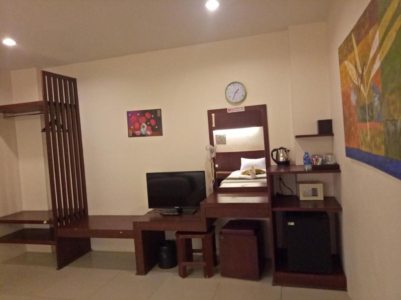 7 Sky Residency Hotel Patong Bagian luar foto