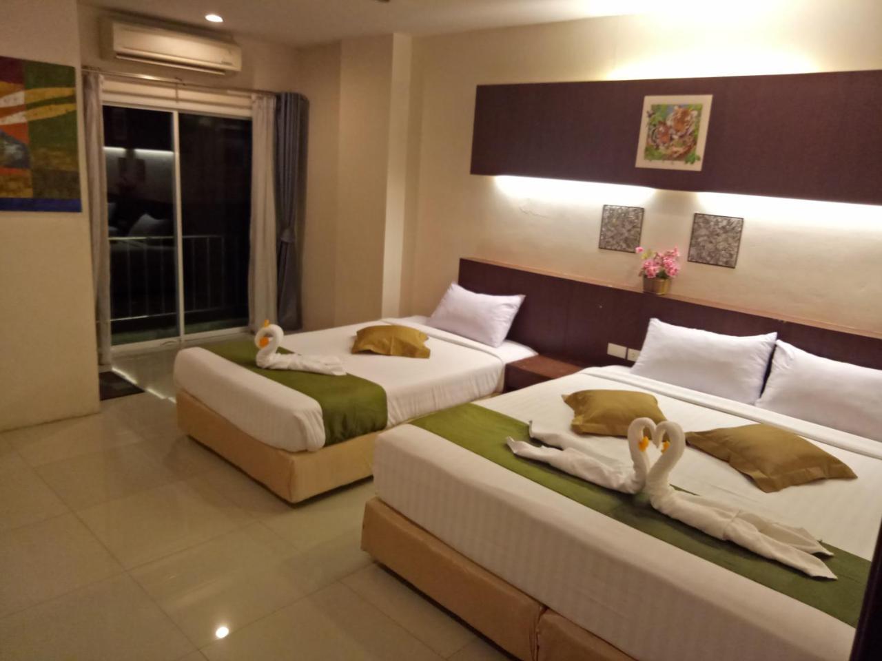 7 Sky Residency Hotel Patong Bagian luar foto